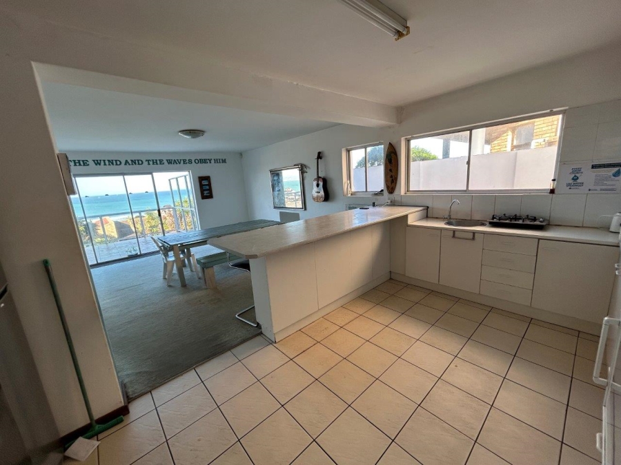7 Bedroom Property for Sale in Wavecrest Eastern Cape